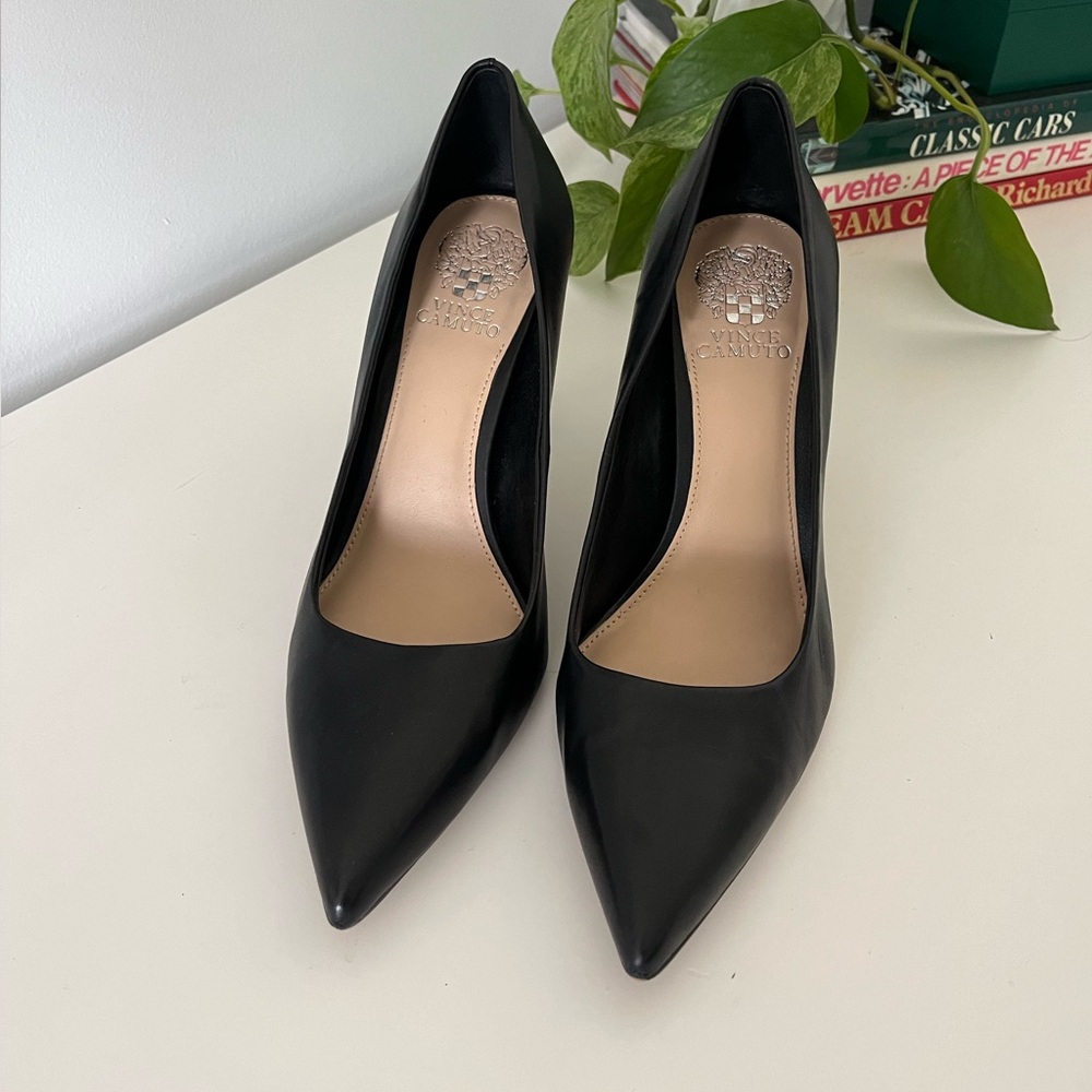 Vince Camuto Black Pointed Toe Leather Pumps